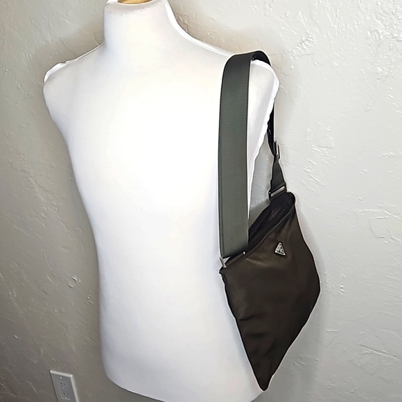 Authentic Prada Tundra Tessuto Crossbody Unisex - Picture 14 of 15